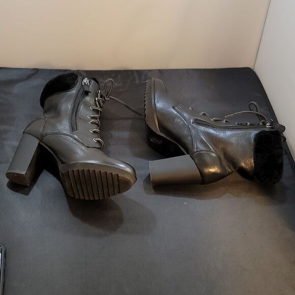 JOHNSON &MURPHY ROCHELLE WOMEN'S LACE-UP BLOCK HEEL BOOT - Picture 11 of 16